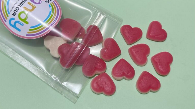 The Candy Parlour Strawberry and Creams Lollies 250g